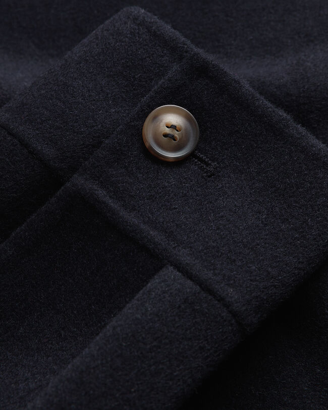 Handbestickte Hemdjacke