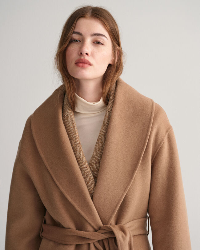 Handgenähter Mantel mit Gürtel