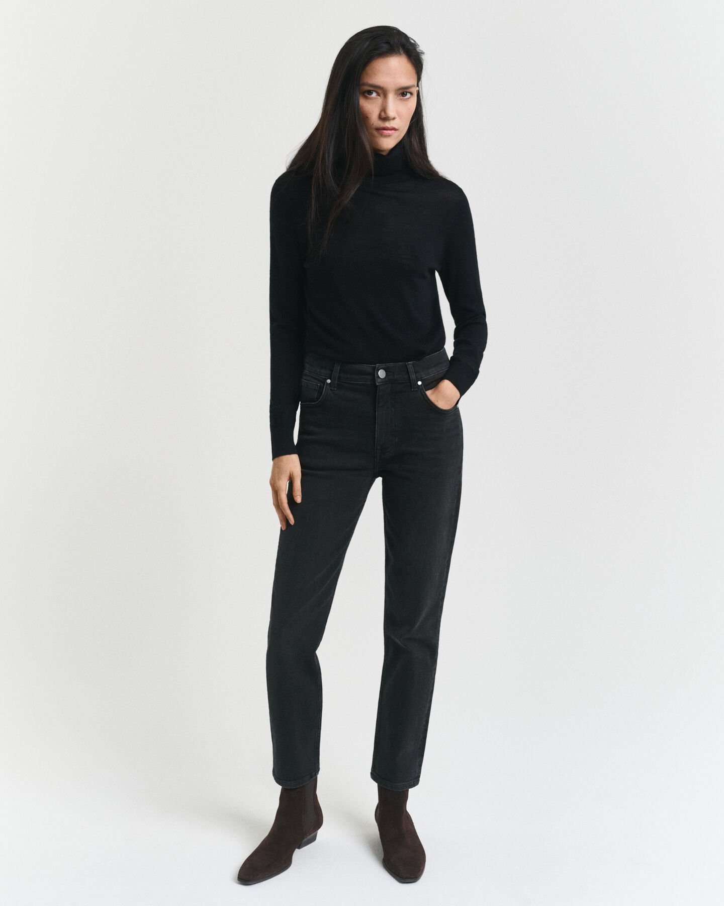 Verkürzte Slim Fit Jeans in Schwarz