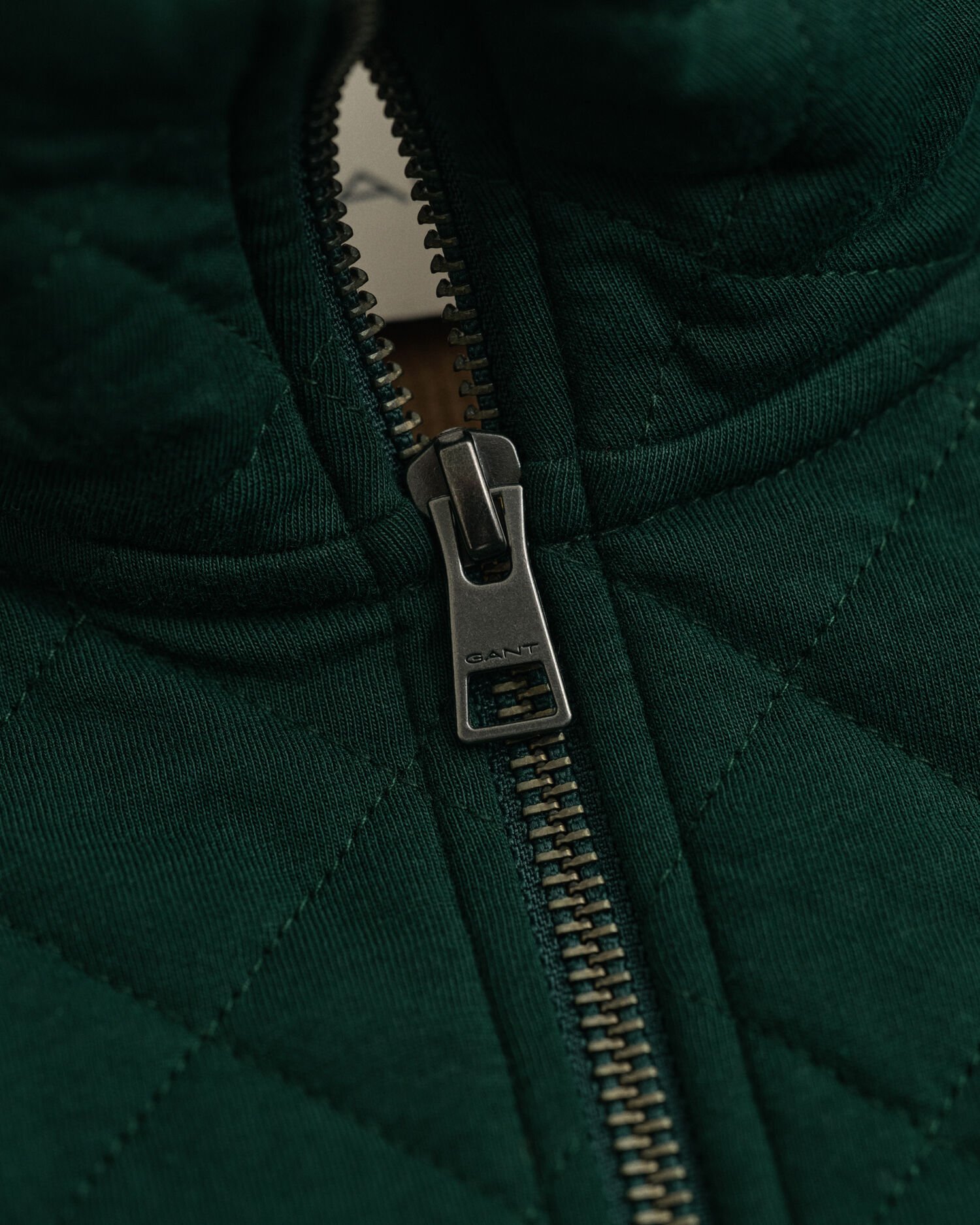 Gesteppte Sweatjacke mit Reißverschluss und Cord-Kragen