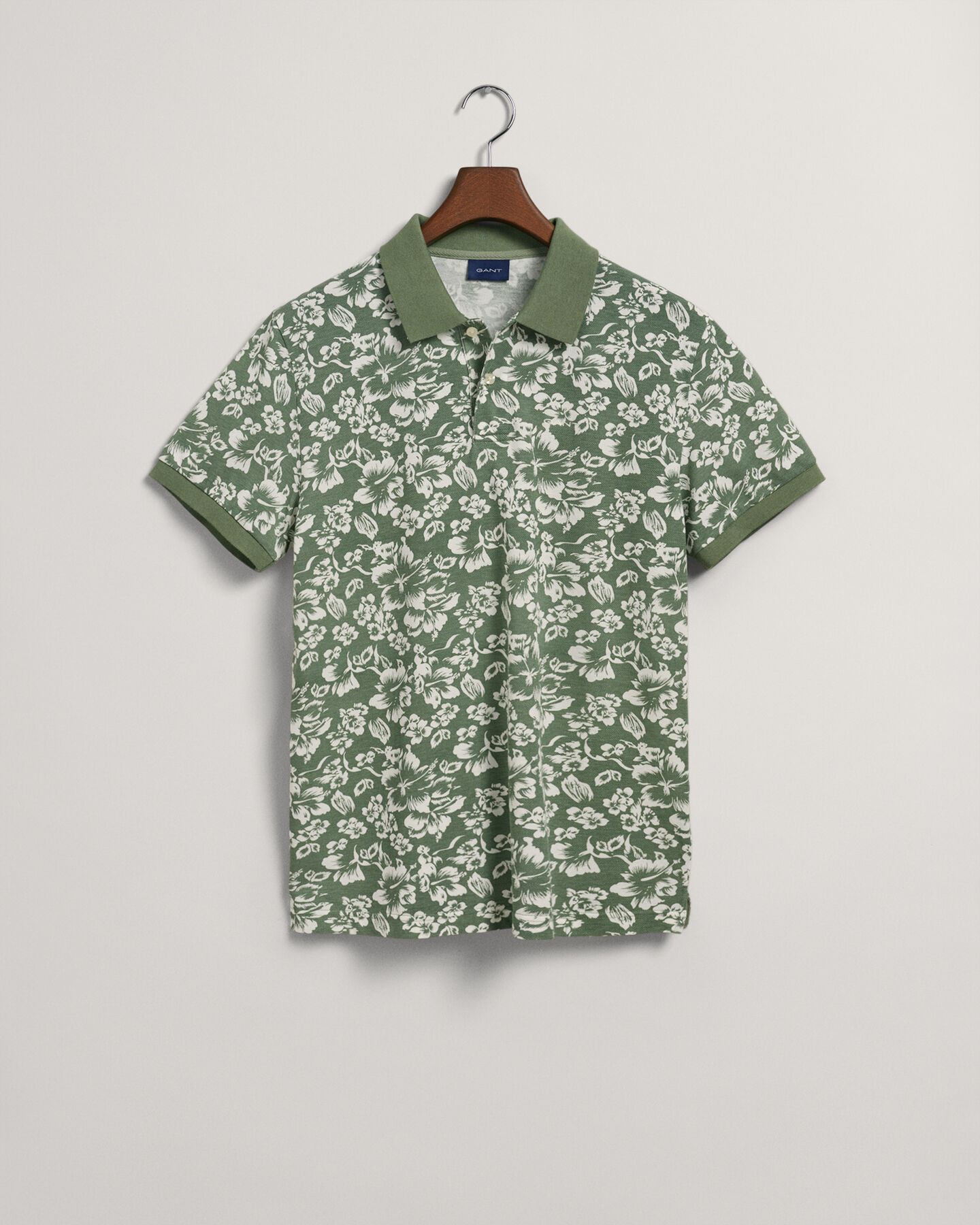 Piqu&eacute; Poloshirt mit floralem Print