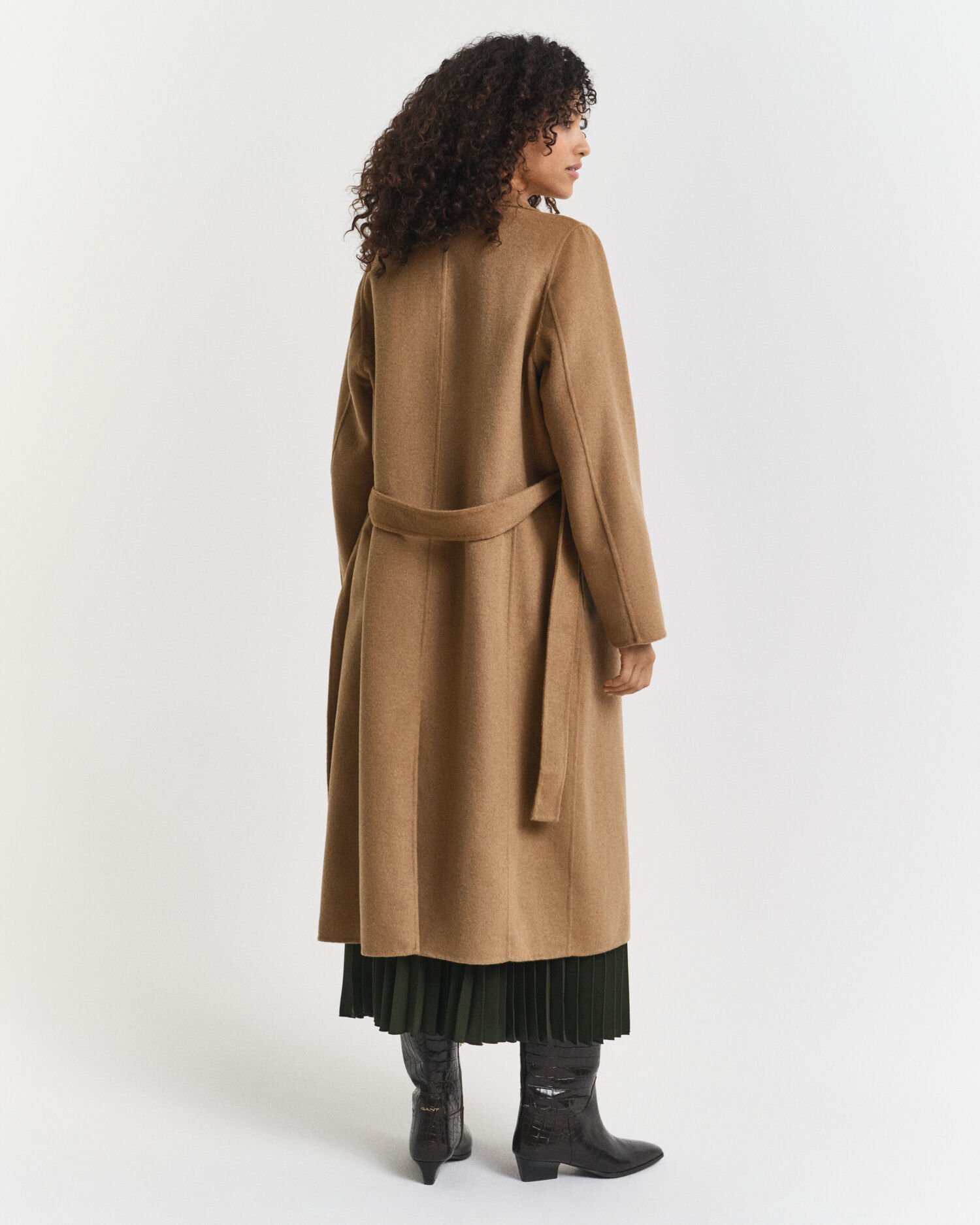 Handgenähter Mantel mit Gürtel