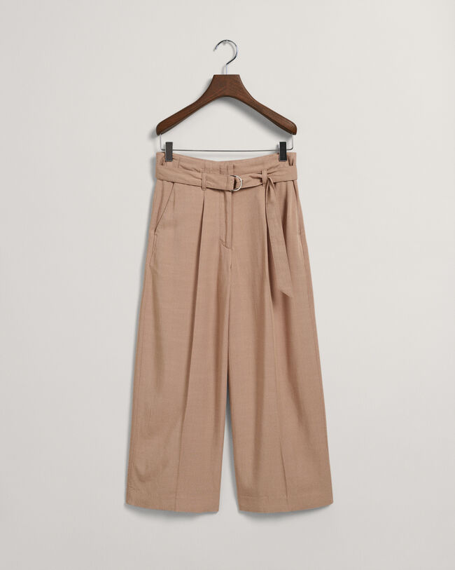 Verk&uuml;rzte Hose mit weitem Bein und G&uuml;rtel