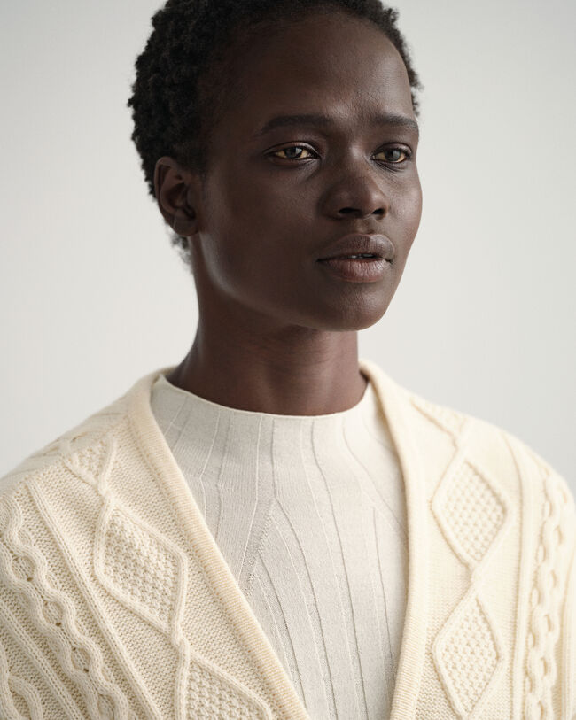 Wickelstrickjacke mit Zopfmuster