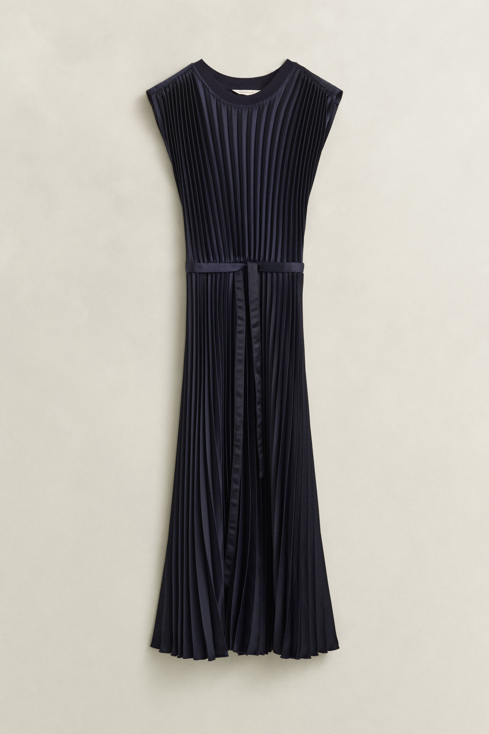 Plissiertes Kleid mit Gürtel