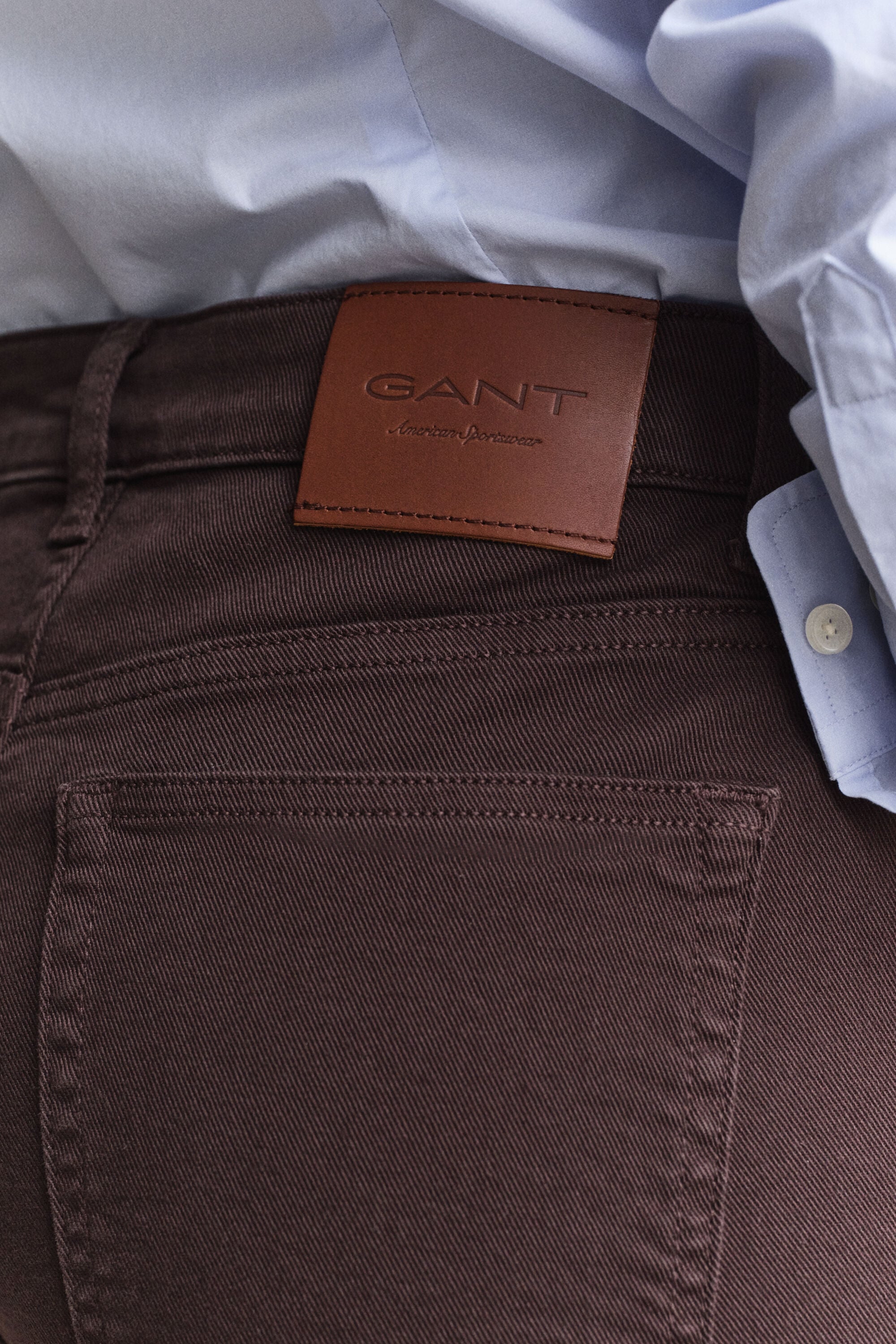 Farbige Slim Fit Jeans mit ausgestelltem Bein