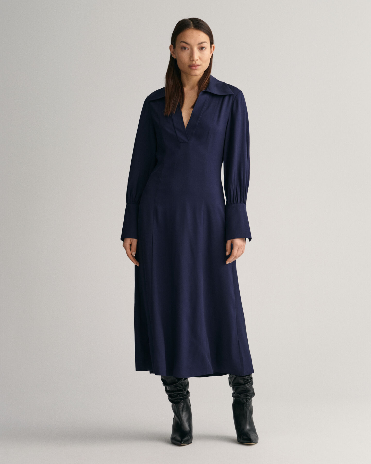 Slim Fit Kleid mit breiten Manschetten