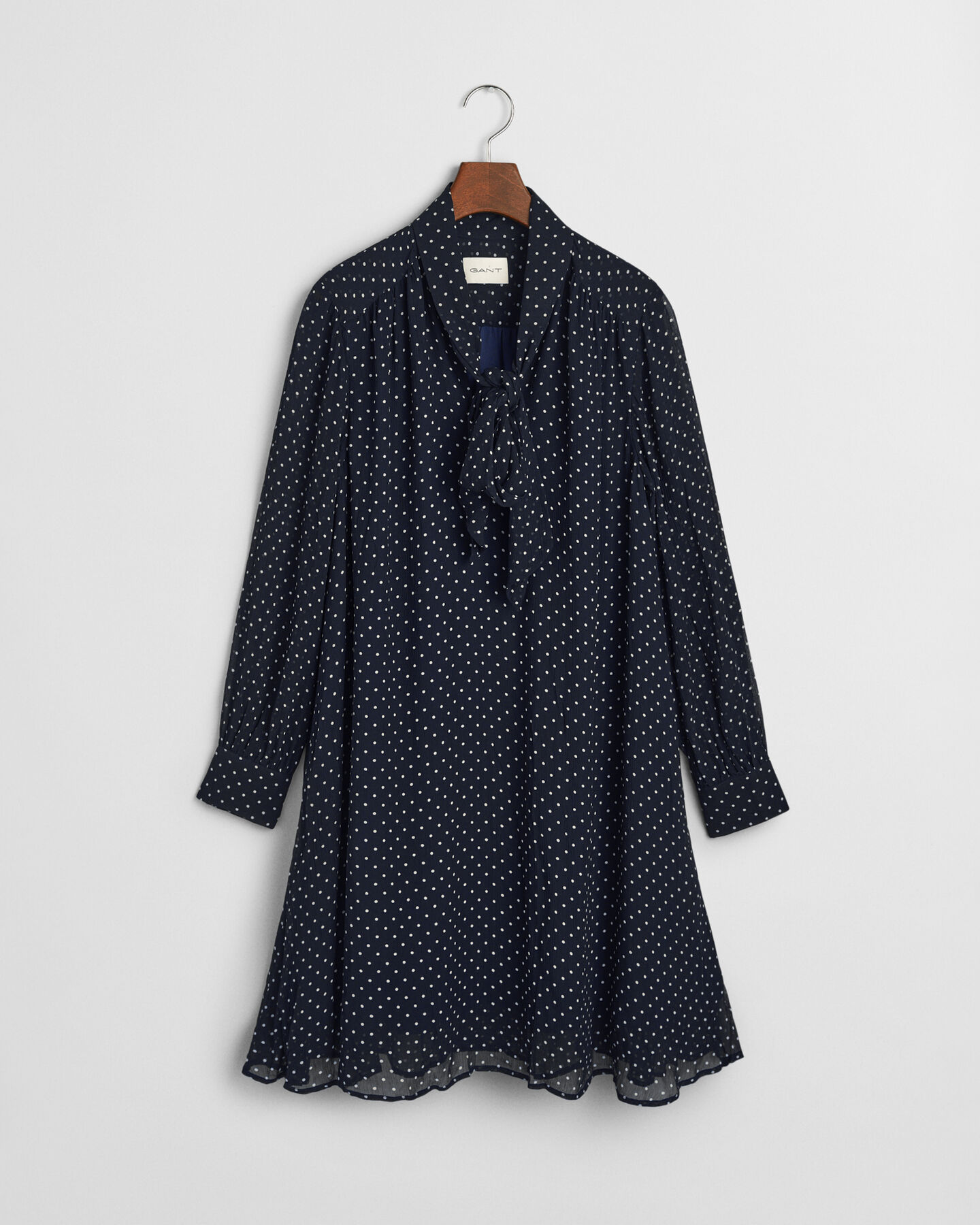 Gepunktetes Kleid mit Schluppe