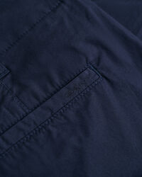 Leichte Relaxed Fit Chinohose