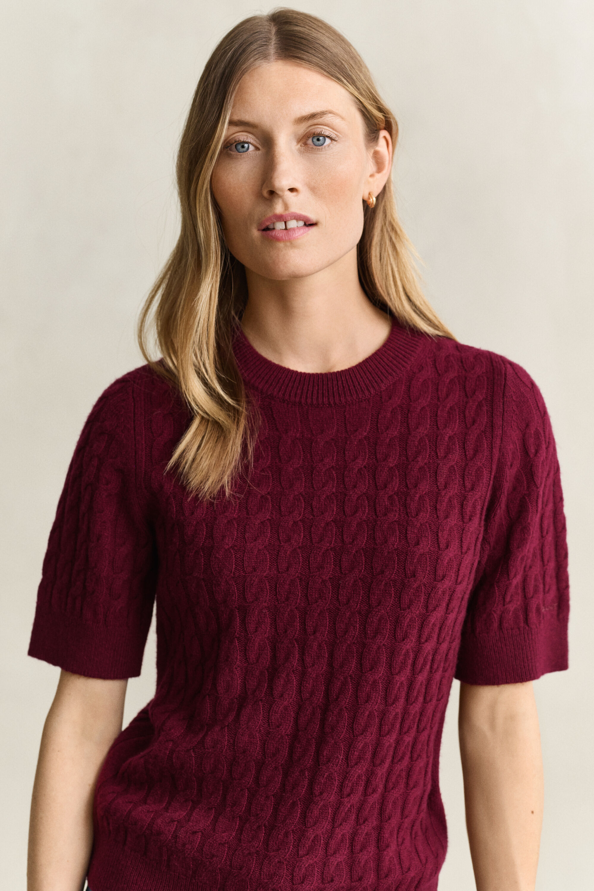 Kurzarmpullover mit Zopfmuster aus Woll-Kaschmir-Mix