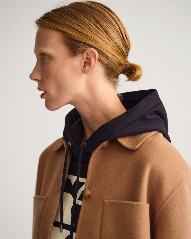 Handbestickte Hemdjacke