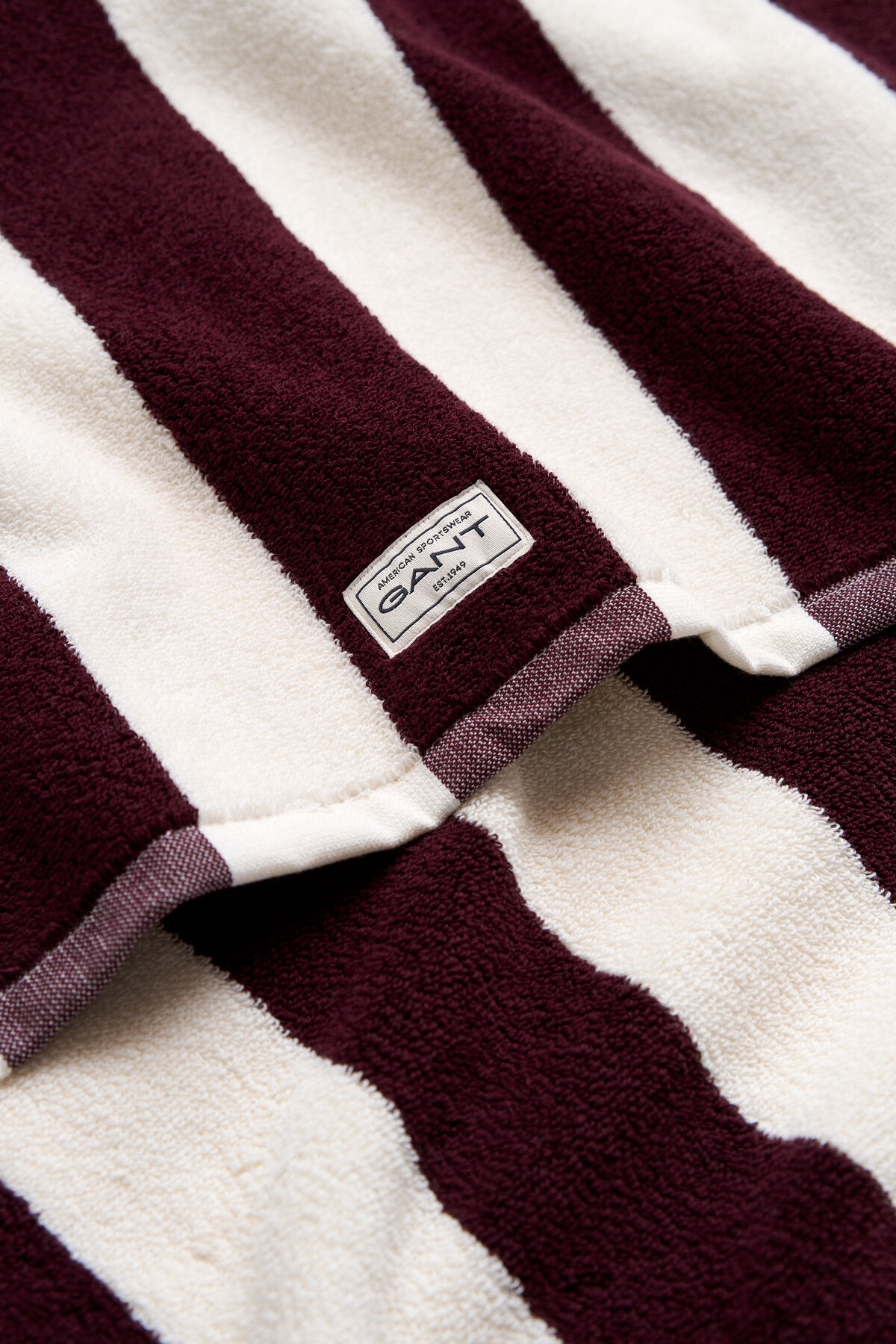 Handtuch mit Streifen 70 x 140 — DARKENED WINE