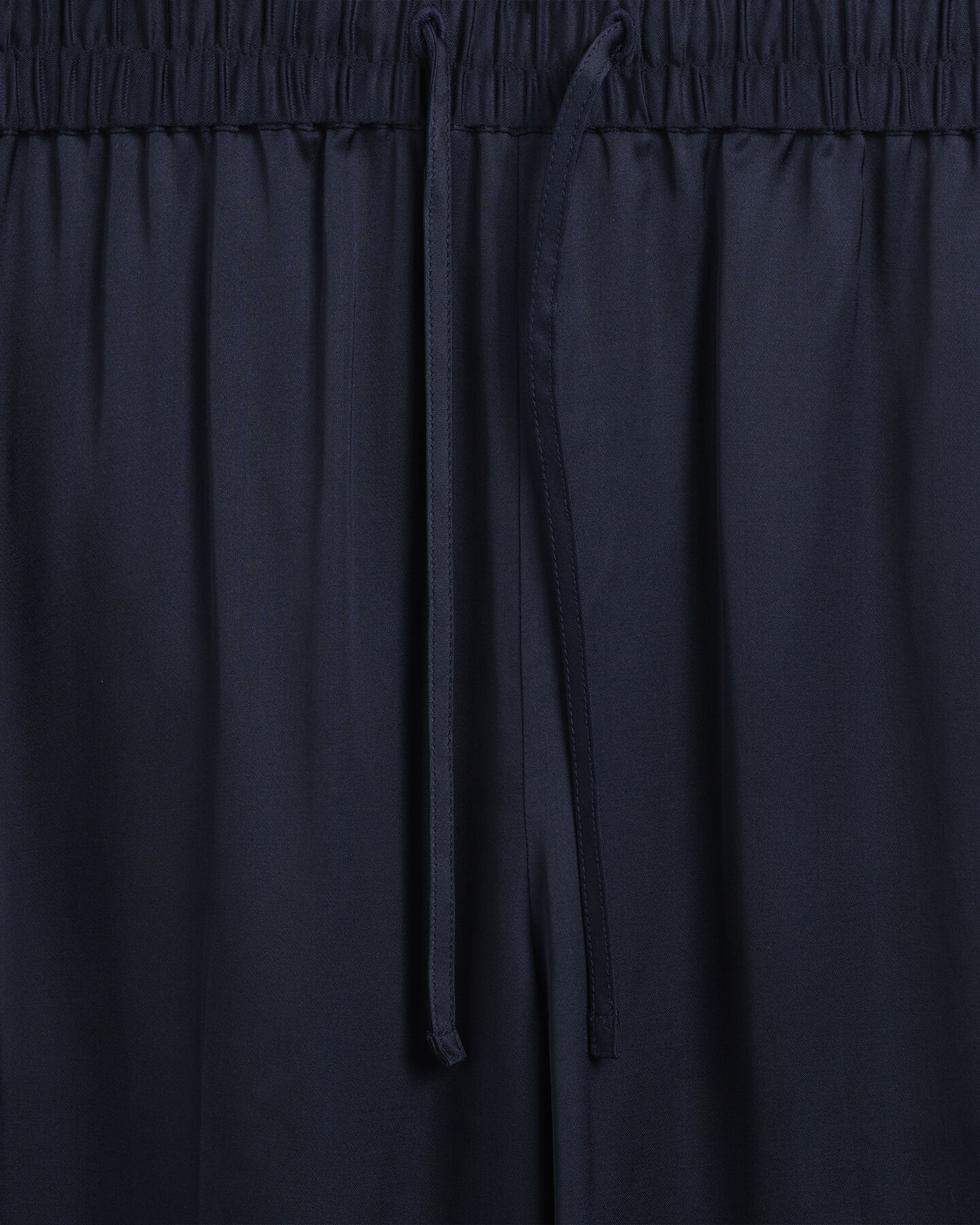 Pull-On Hose aus Satin