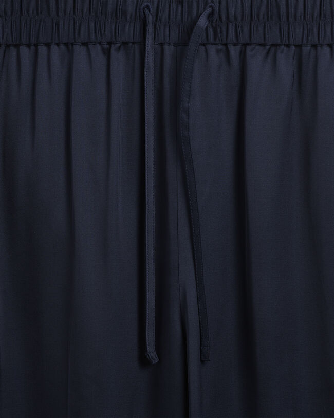 Pull-On Hose aus Satin