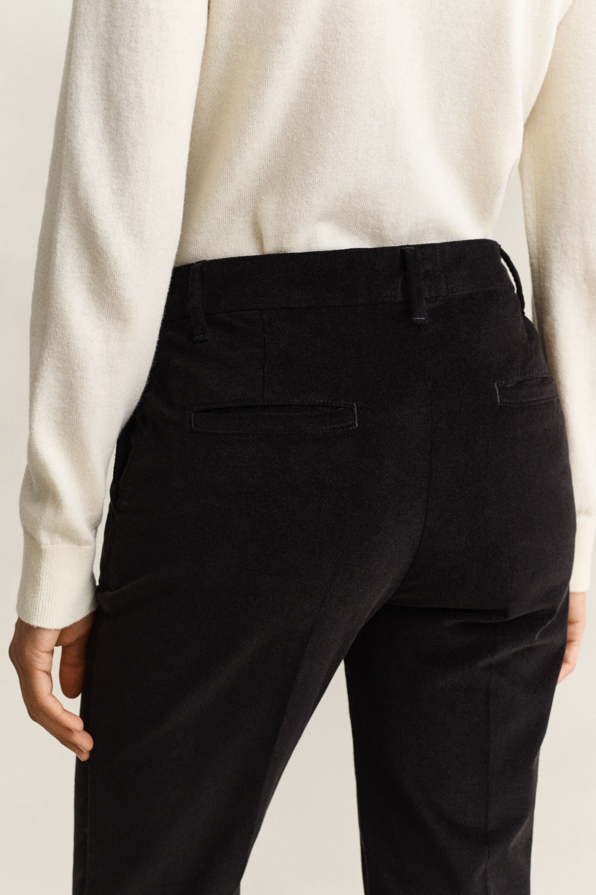 Ausgestellte Samthose
