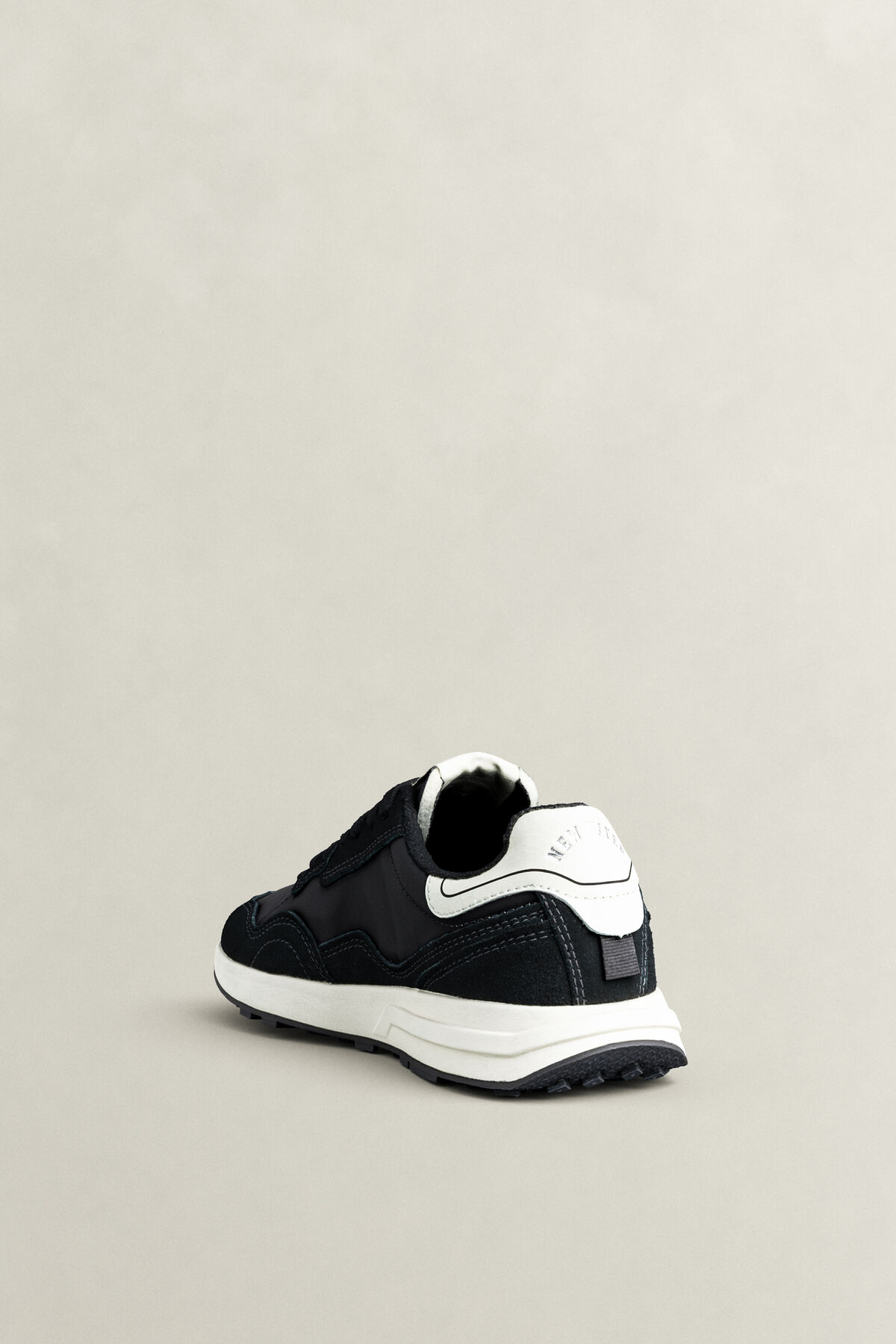 Youtron Sneaker aus Veloursleder — BLACK