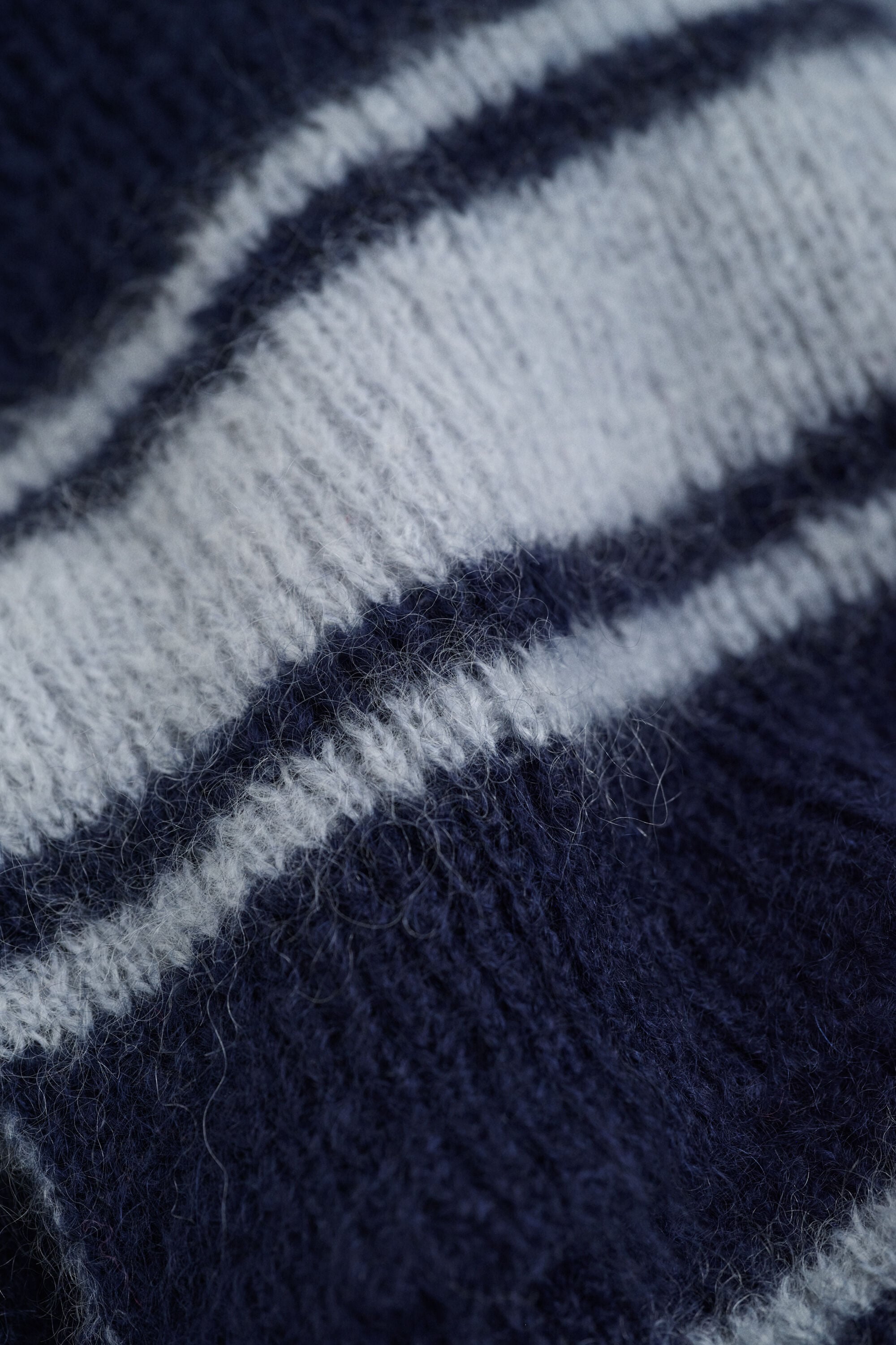 Gestreifter Mohair-Schal — EVENING BLUE