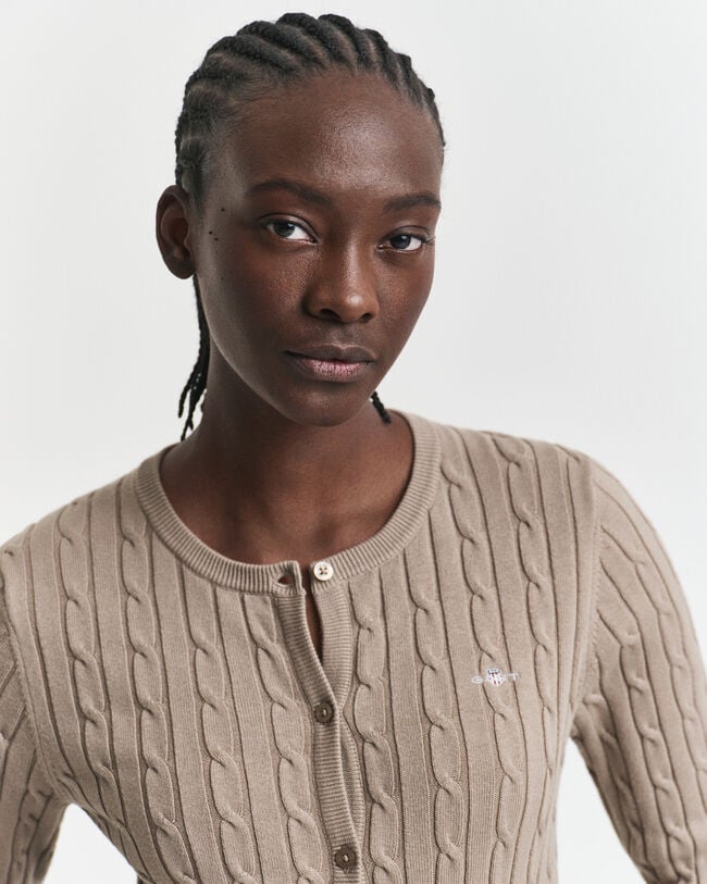 Strickjacke aus Stretch-Baumwolle mit Zopfmuster