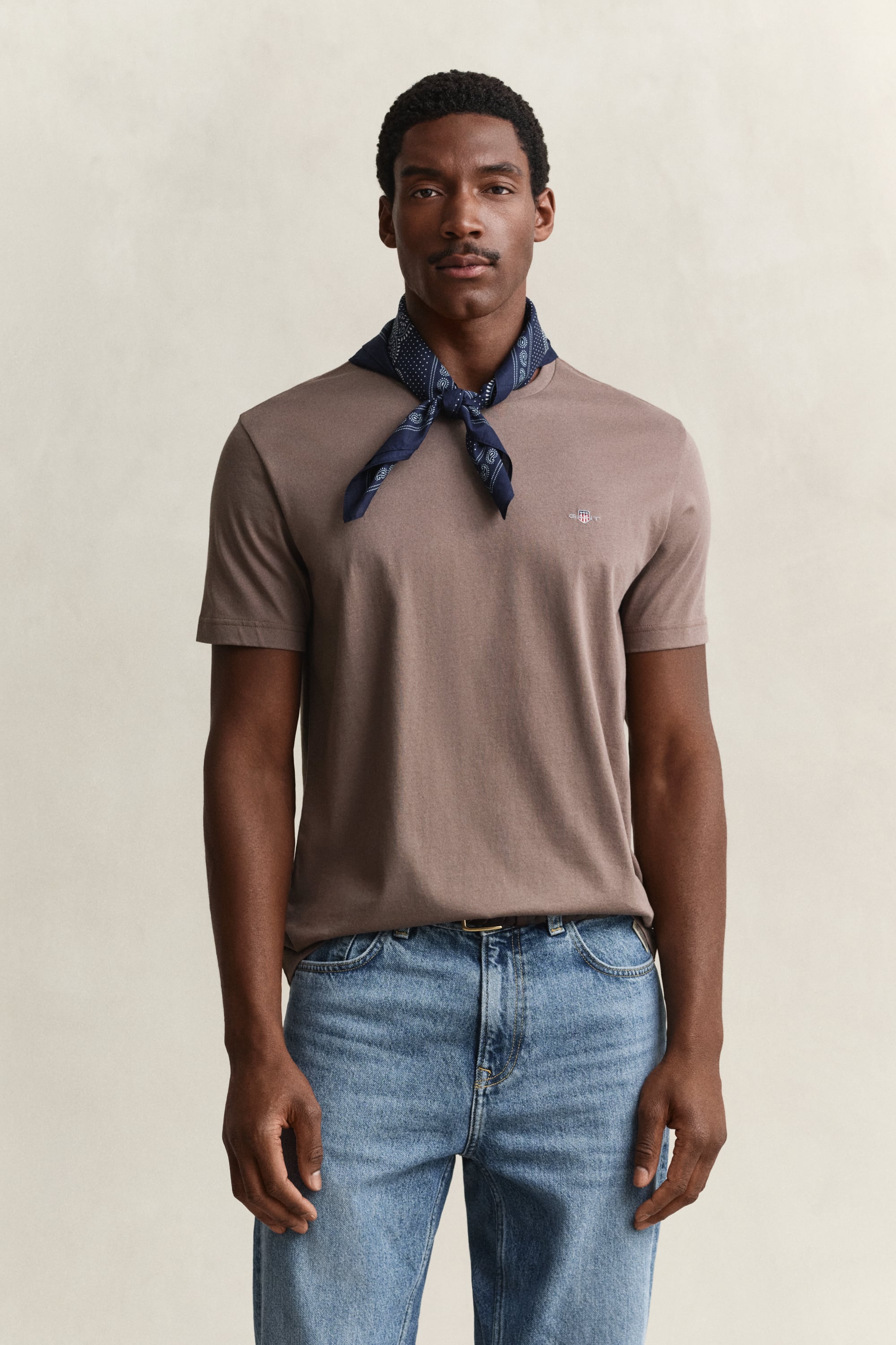 Gant Herren Faded Taupe Regular Fit Shield T-Shirt (M) - Bild 6